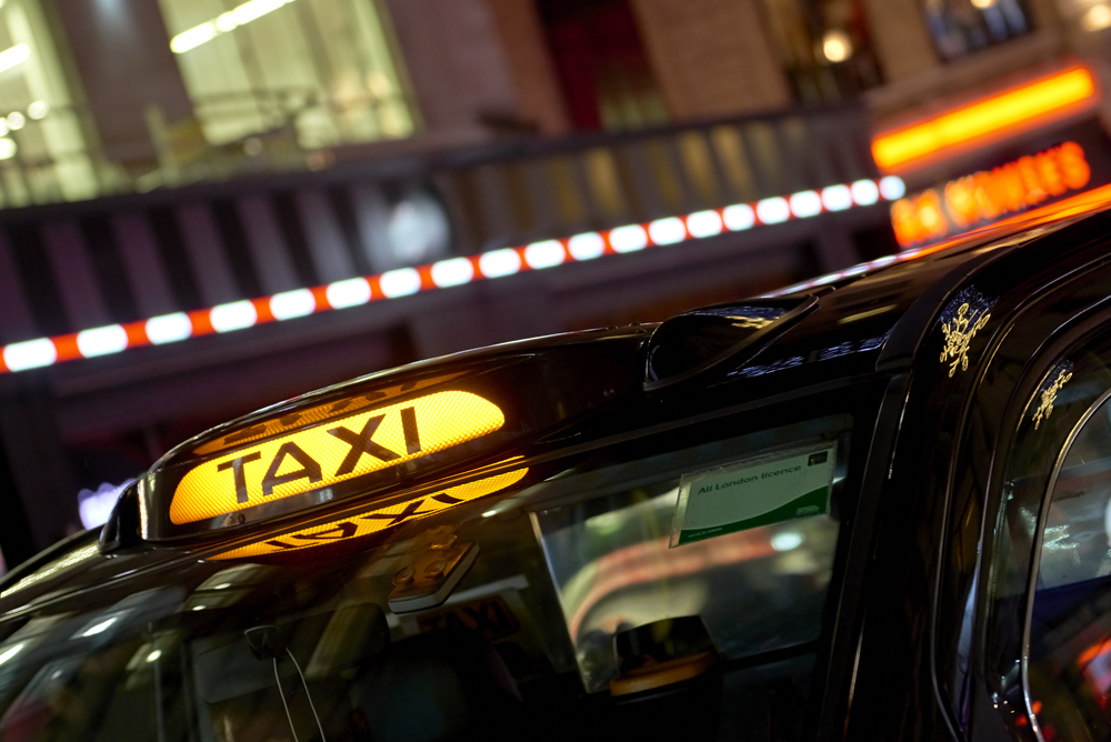 個人タクシーと普通のタクシーの違いって何？